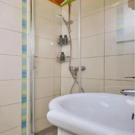 Flower Apartment *