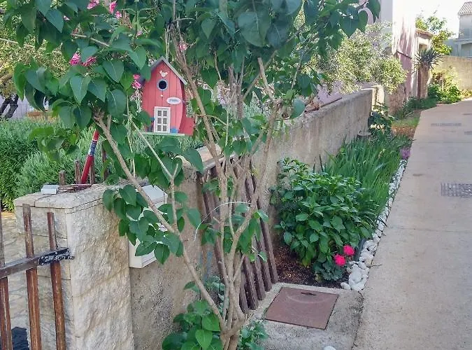 Flower Apartment *